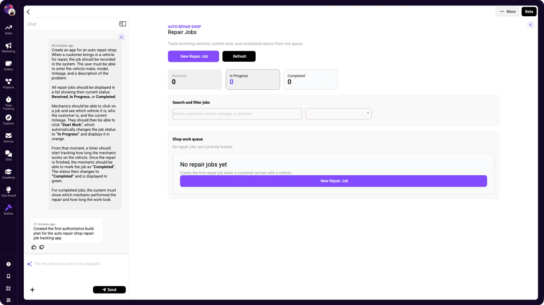 KI-Builder-Oberfläche, die eine App zur Reparaturauftragsverfolgung mit Workflow-Vorschau und Prompt-Bereich erstellt